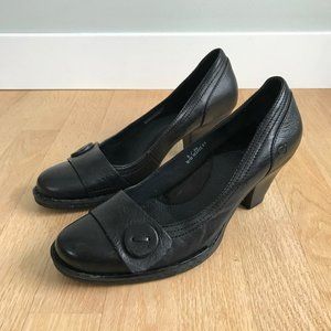 Super Cute Born Black Pumps / Heels with Button - Women's Size 8 / EU 39